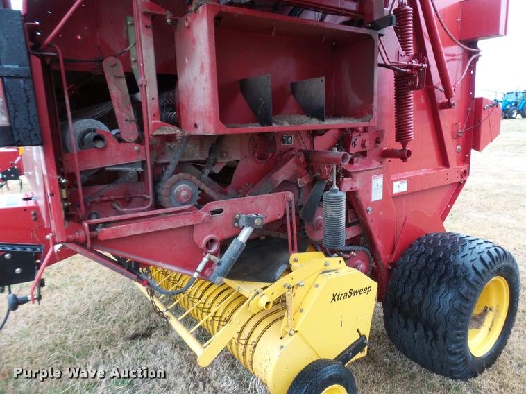 image for item DA4008 2004 New Holland BR780 round baler