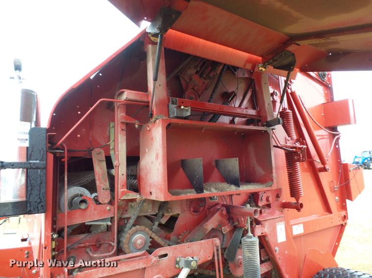 image for item DA4008 2004 New Holland BR780 round baler