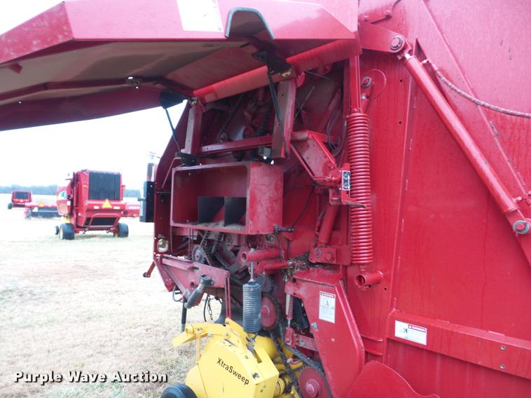 image for item DA4008 2004 New Holland BR780 round baler