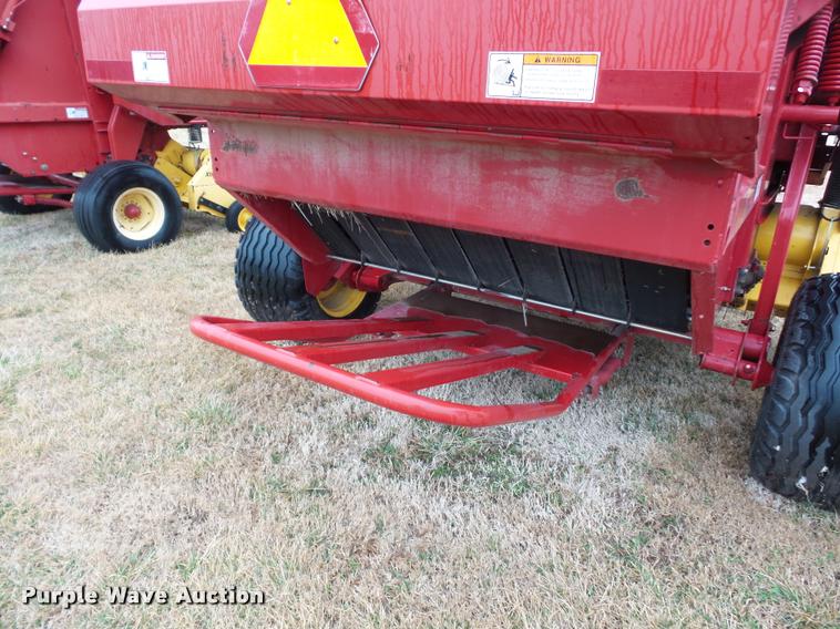 image for item DA4008 2004 New Holland BR780 round baler