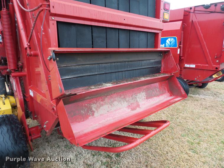 image for item DA4008 2004 New Holland BR780 round baler