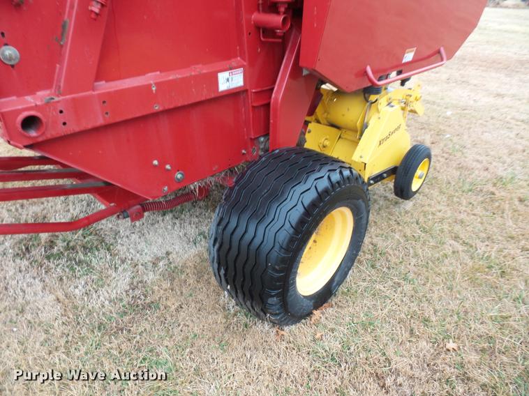 image for item DA4008 2004 New Holland BR780 round baler