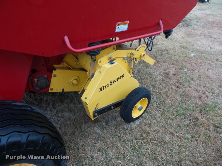 image for item DA4008 2004 New Holland BR780 round baler