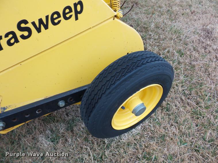 image for item DA4008 2004 New Holland BR780 round baler