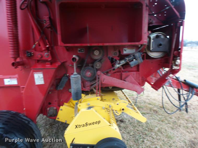 image for item DA4008 2004 New Holland BR780 round baler