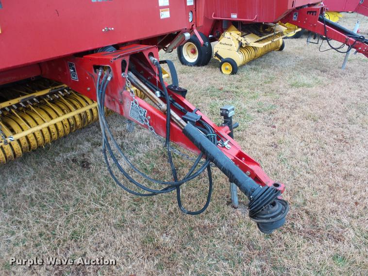 image for item DA4008 2004 New Holland BR780 round baler