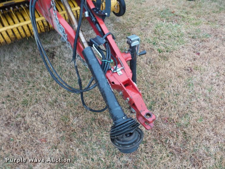 image for item DA4008 2004 New Holland BR780 round baler