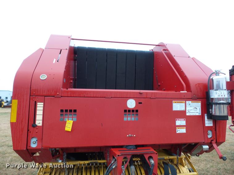 image for item DA4008 2004 New Holland BR780 round baler