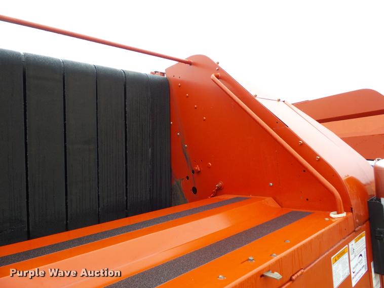 image for item DA4008 2004 New Holland BR780 round baler