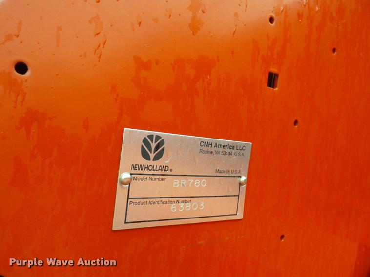 image for item DA4008 2004 New Holland BR780 round baler