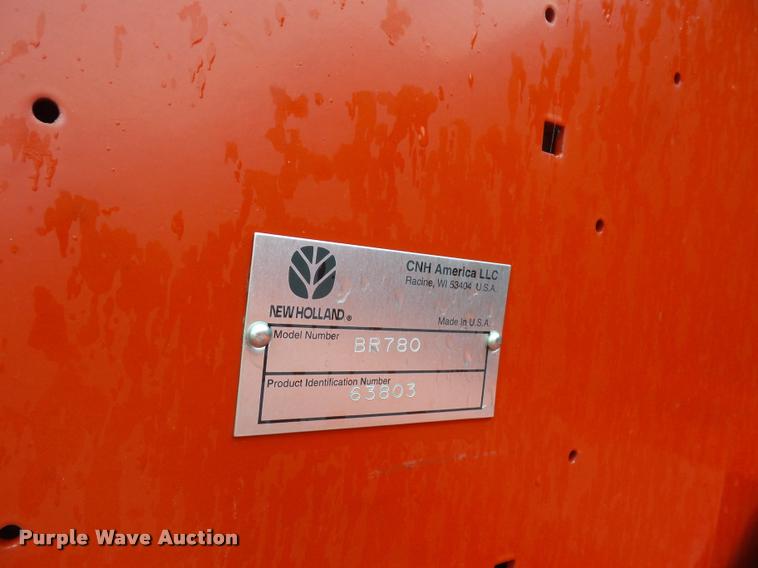 image for item DA4008 2004 New Holland BR780 round baler