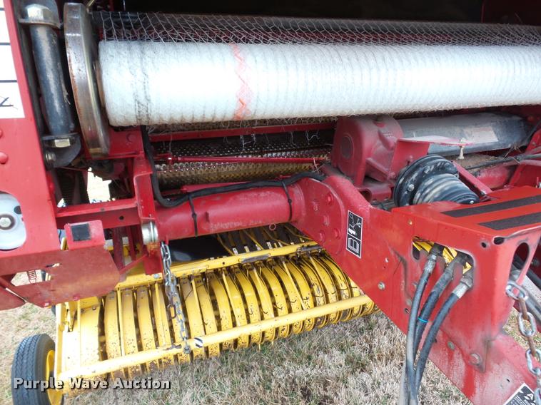 image for item DA4008 2004 New Holland BR780 round baler
