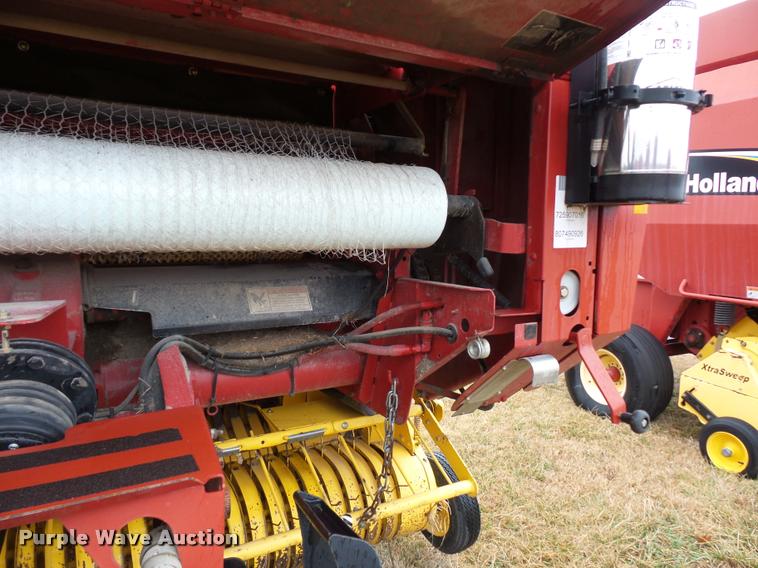 image for item DA4008 2004 New Holland BR780 round baler
