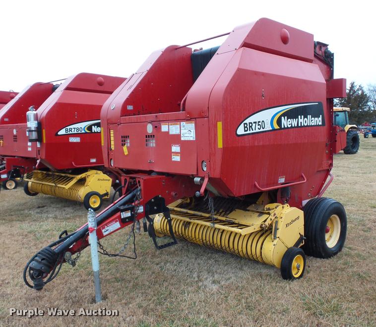 image for item DA4009 2007 New Holland BR750A round baler