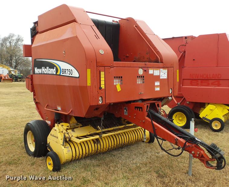 image for item DA4009 2007 New Holland BR750A round baler