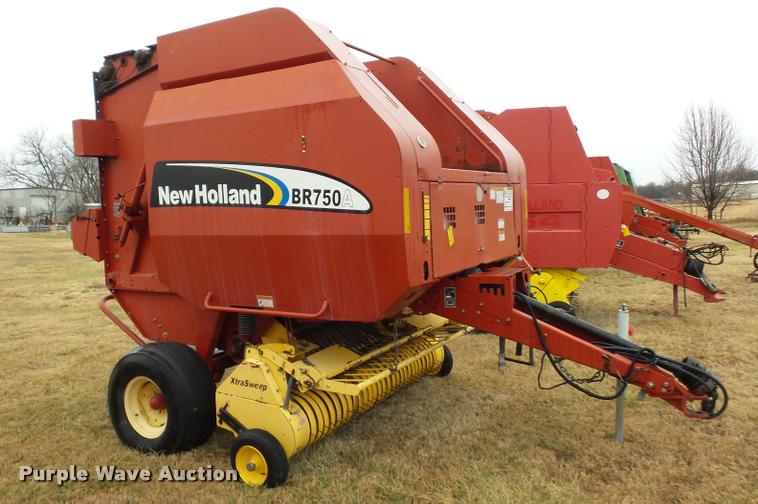 image for item DA4009 2007 New Holland BR750A round baler
