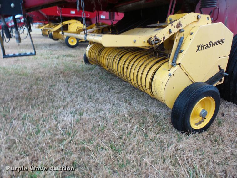 image for item DA4009 2007 New Holland BR750A round baler