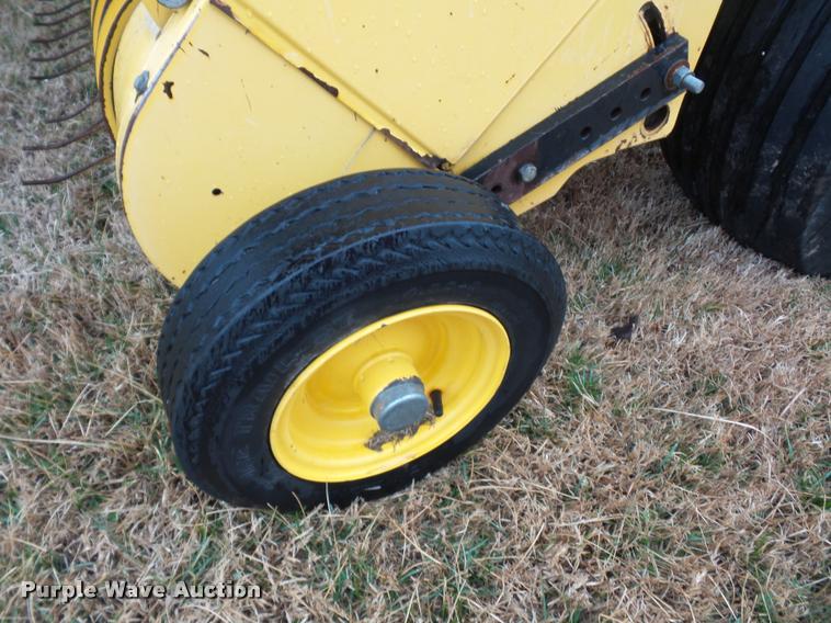 image for item DA4009 2007 New Holland BR750A round baler