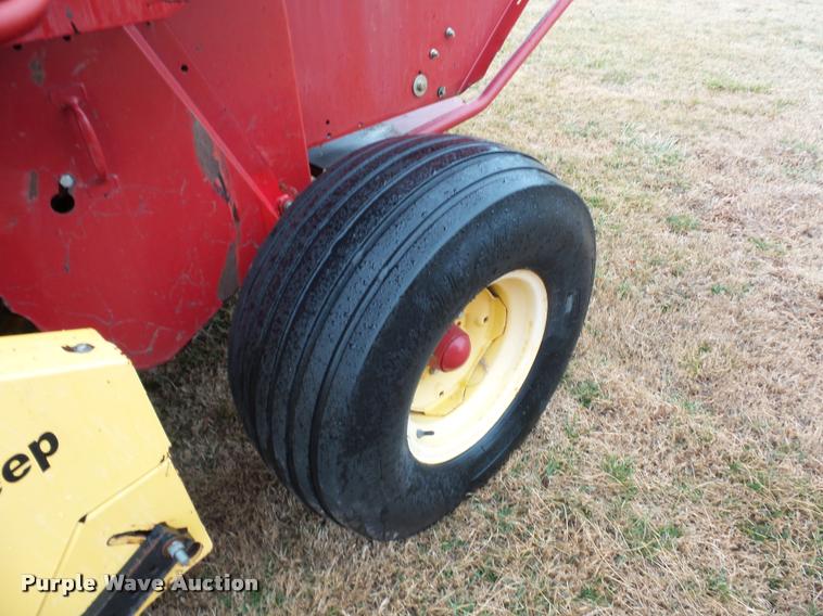 image for item DA4009 2007 New Holland BR750A round baler