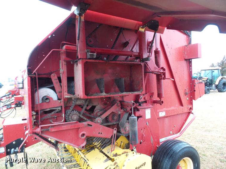 image for item DA4009 2007 New Holland BR750A round baler