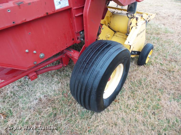 image for item DA4009 2007 New Holland BR750A round baler