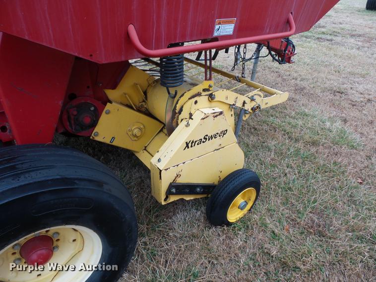 image for item DA4009 2007 New Holland BR750A round baler