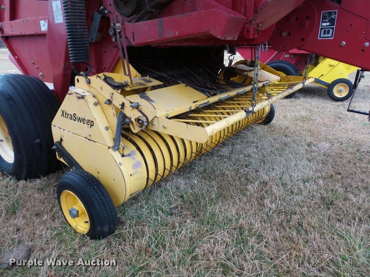 image for item DA4009 2007 New Holland BR750A round baler