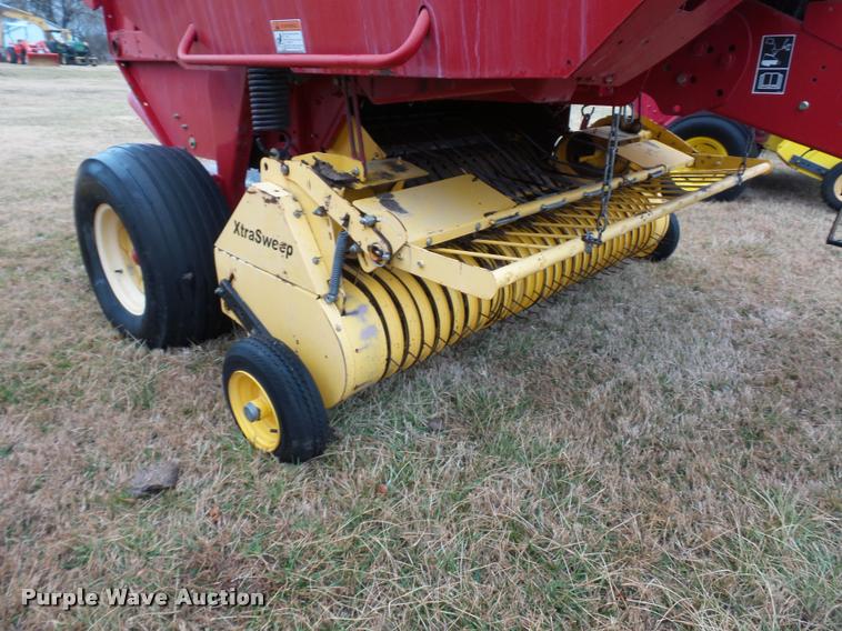 image for item DA4009 2007 New Holland BR750A round baler
