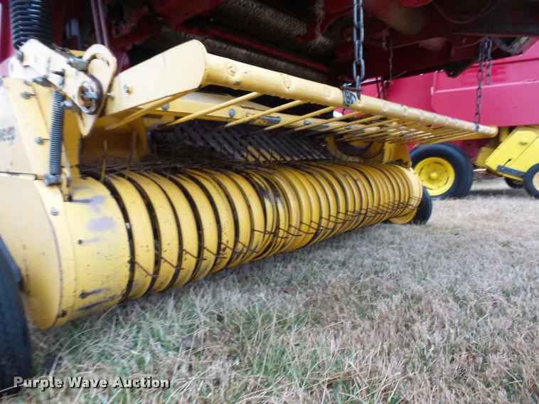 image for item DA4009 2007 New Holland BR750A round baler