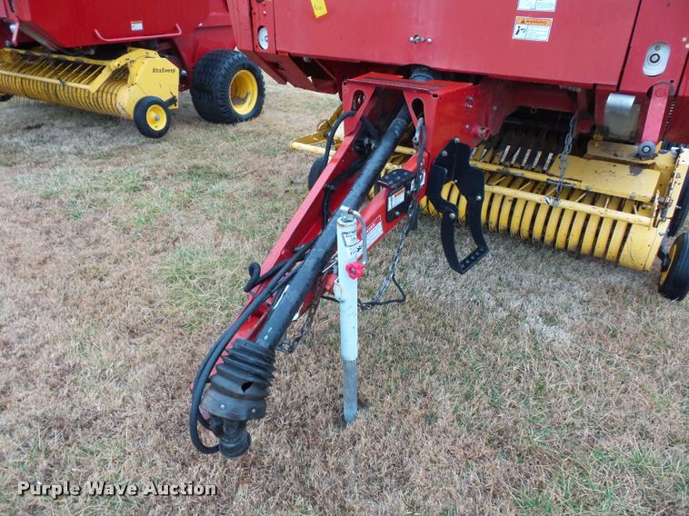 image for item DA4009 2007 New Holland BR750A round baler