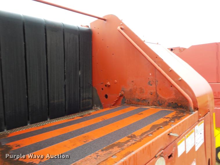 image for item DA4009 2007 New Holland BR750A round baler