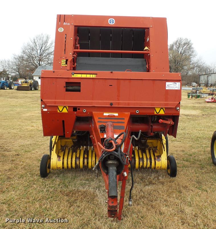 image for item DA4012 2001 New Holland 658 round baler