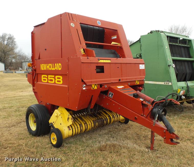 image for item DA4012 2001 New Holland 658 round baler