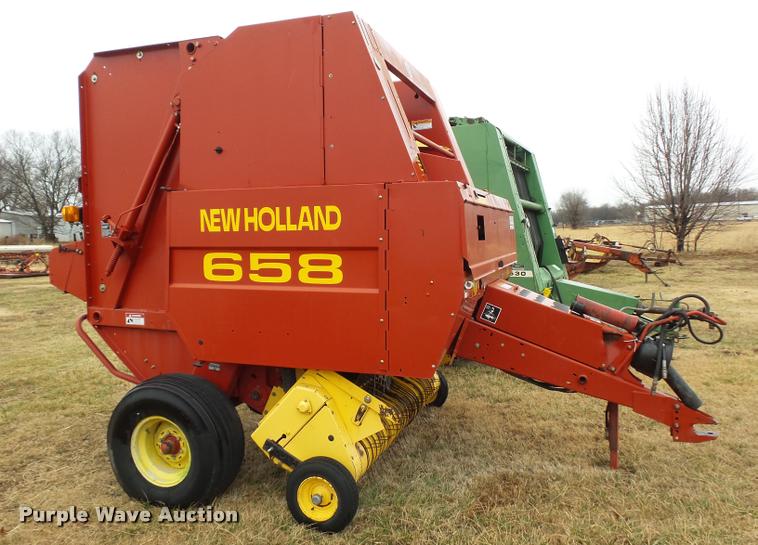 image for item DA4012 2001 New Holland 658 round baler