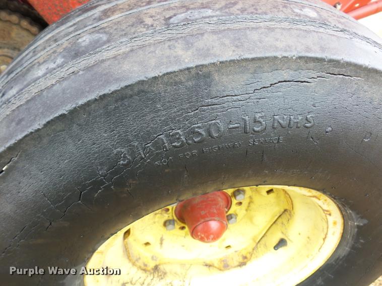 image for item DA4012 2001 New Holland 658 round baler