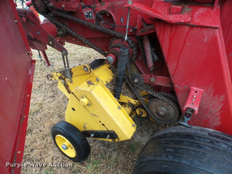 image for item DA4012 2001 New Holland 658 round baler