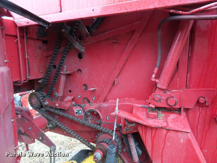 image for item DA4012 2001 New Holland 658 round baler