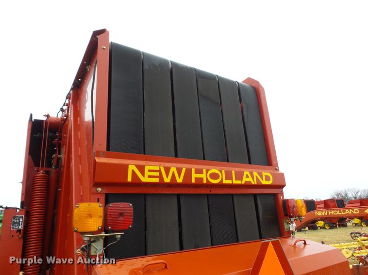 image for item DA4012 2001 New Holland 658 round baler