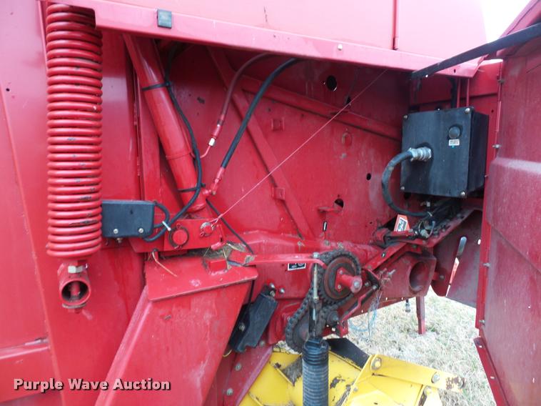 image for item DA4012 2001 New Holland 658 round baler
