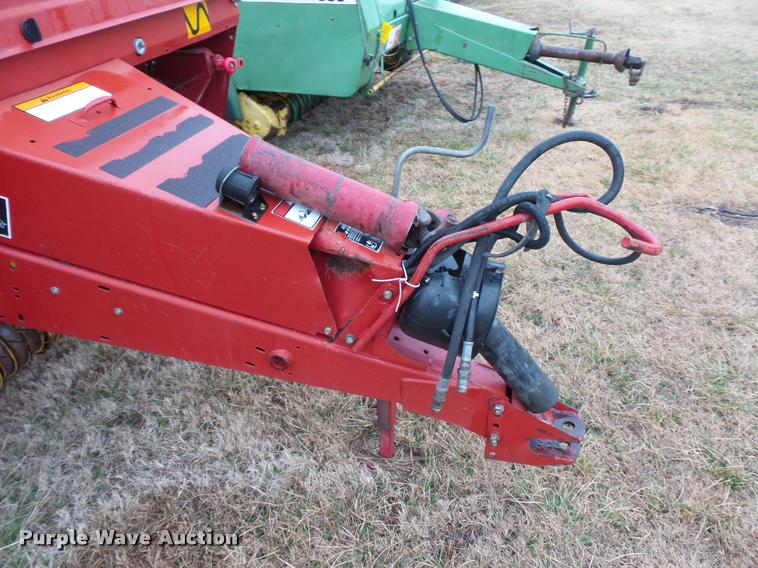 image for item DA4012 2001 New Holland 658 round baler