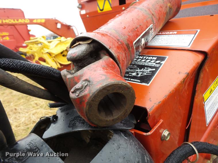 image for item DA4012 2001 New Holland 658 round baler