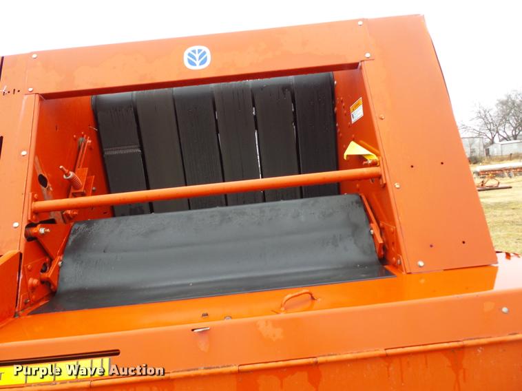 image for item DA4012 2001 New Holland 658 round baler