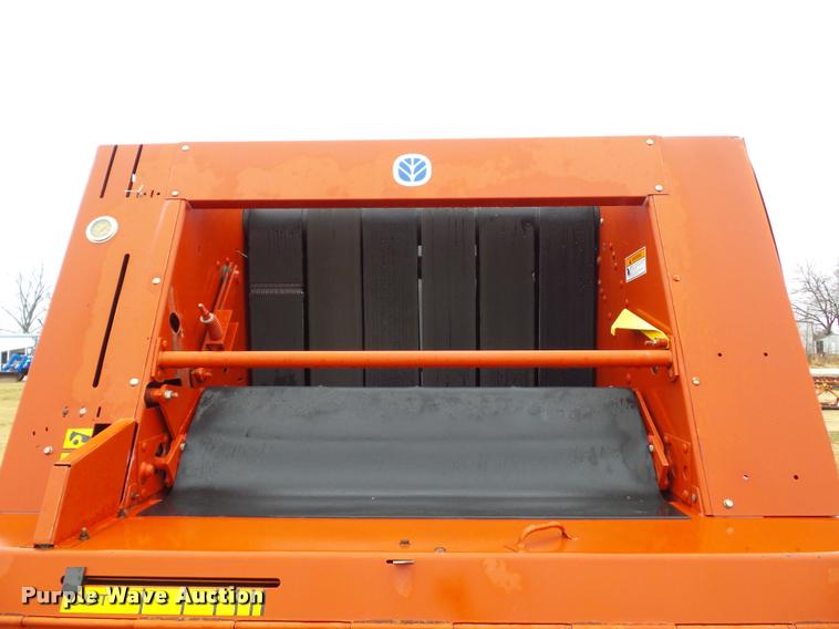 image for item DA4012 2001 New Holland 658 round baler