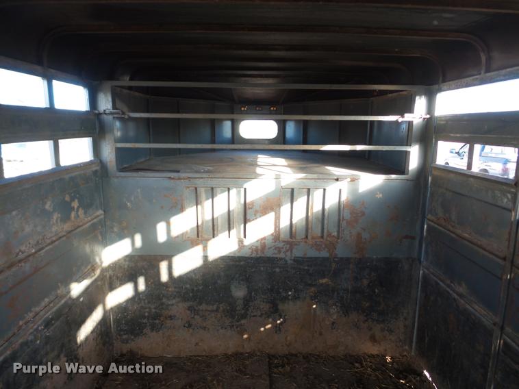 image for item DA5885 1996 Travelute livestock trailer