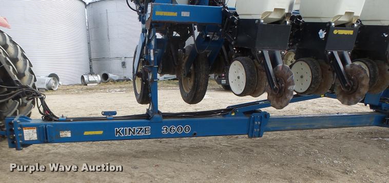 image for item DB1279 Kinze 3600 split row planter