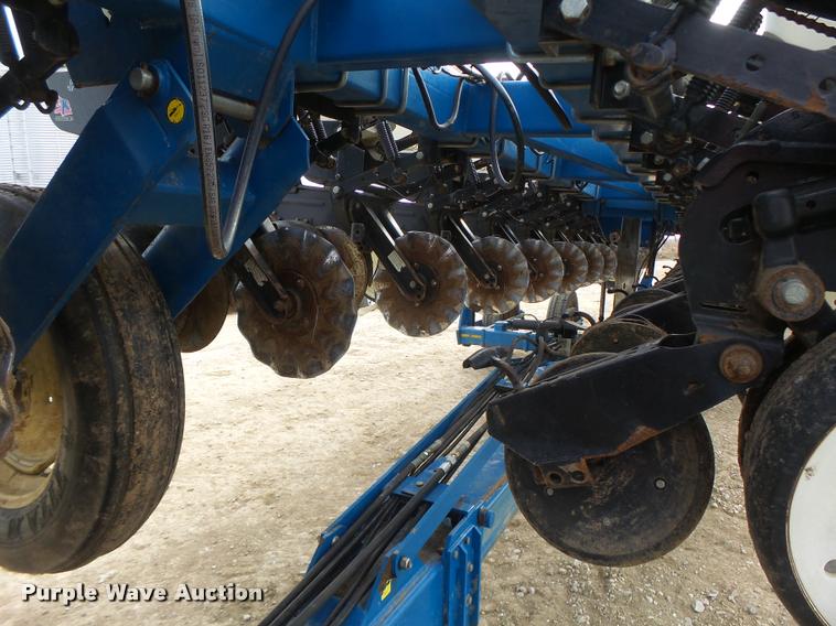 image for item DB1279 Kinze 3600 split row planter