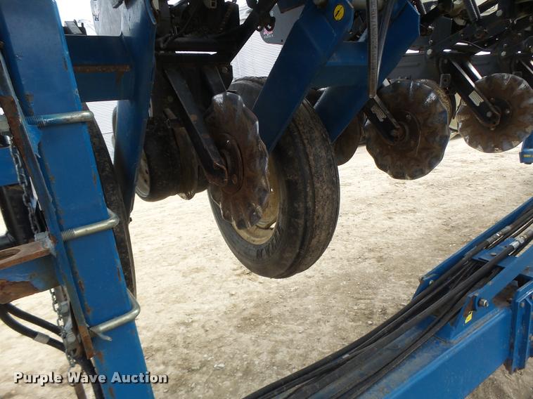 image for item DB1279 Kinze 3600 split row planter