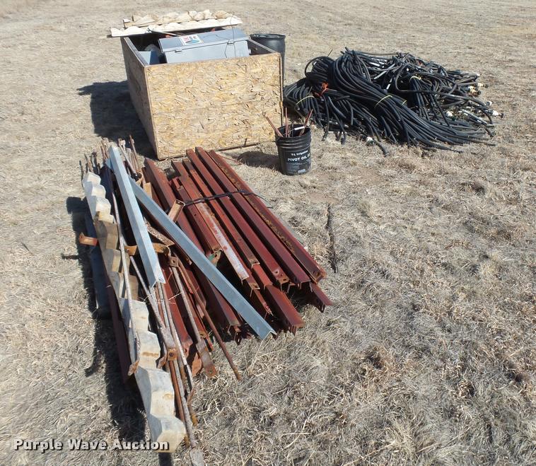 image for item DB1886 2000 Reinke 65LEPA center pivot system