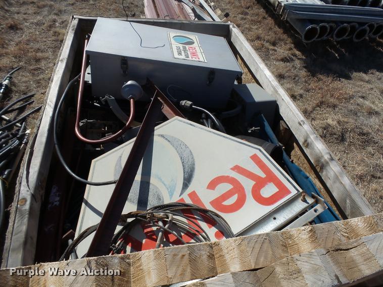 image for item DB1886 2000 Reinke 65LEPA center pivot system