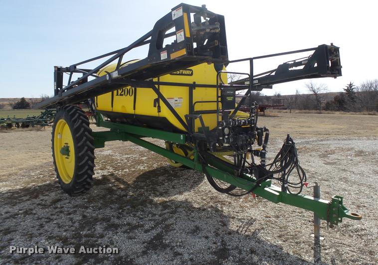 image for item DB1892 2006 Bestway Field Pro III sprayer